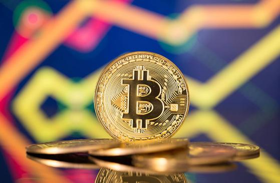 Bitcoin não registra grandes movimentos e tokens DeFi sobem até 14%